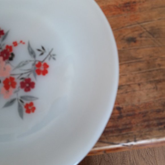 Vintage Fire King Primrose White Red Pink Flowers Salad Plate - Picture 4 of 10